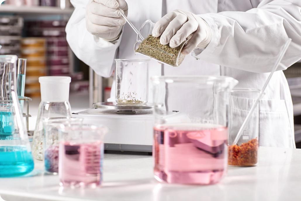 Xuất khẩu mỹ phẩm, hóa chất và nguyên liệu công nghiệp. Khi nào cần cung cấp MSDS?